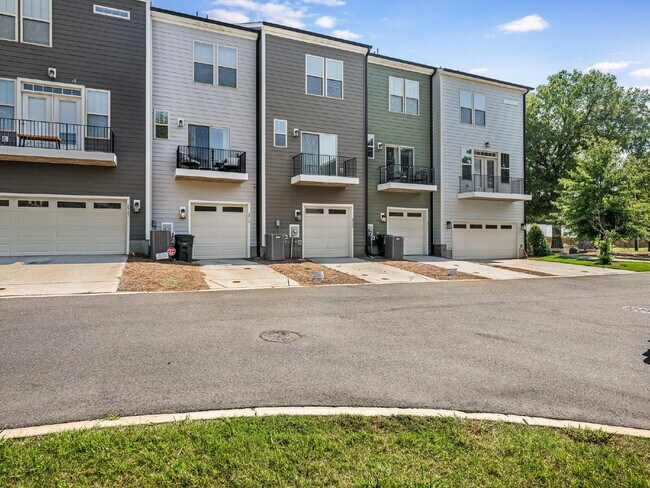 Building Photo - The Towns on Greenway! Two bedrooms. Two private baths, Half Bath. Greenway around the corner. Up...