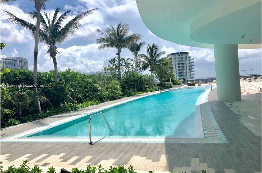 Building Photo - 488 NE 18th St