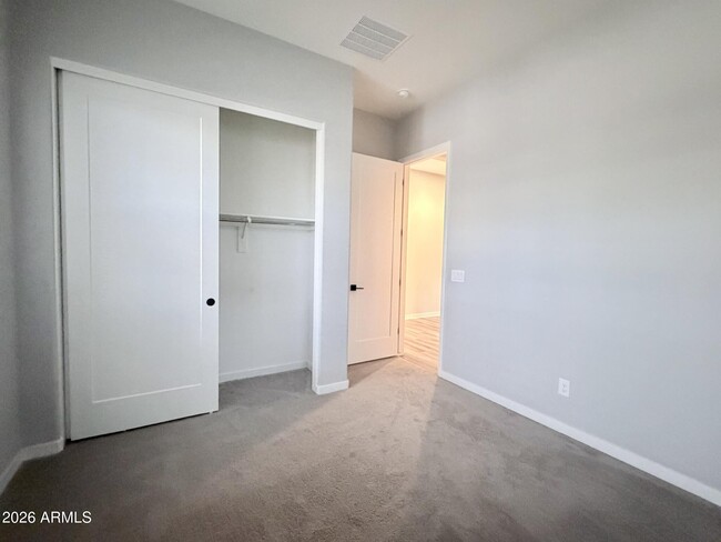 Building Photo - 10151 E Thunderbolt Ave