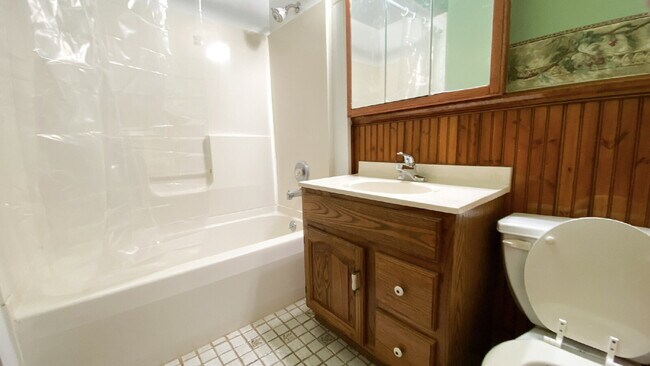 Building Photo - Ottawa South Side – Single-Family Home for Rent