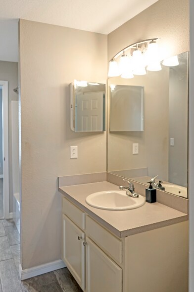 Building Photo - 1117 Peregrine St