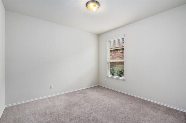 Building Photo - 213 Methodius Dr