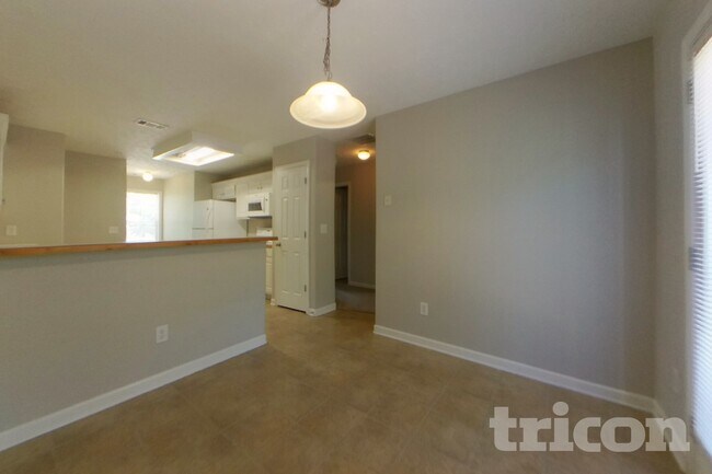 Building Photo - 460 Vinemont Ridge