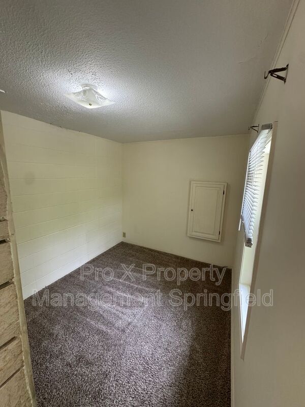 Building Photo - 2533 E Cherry St