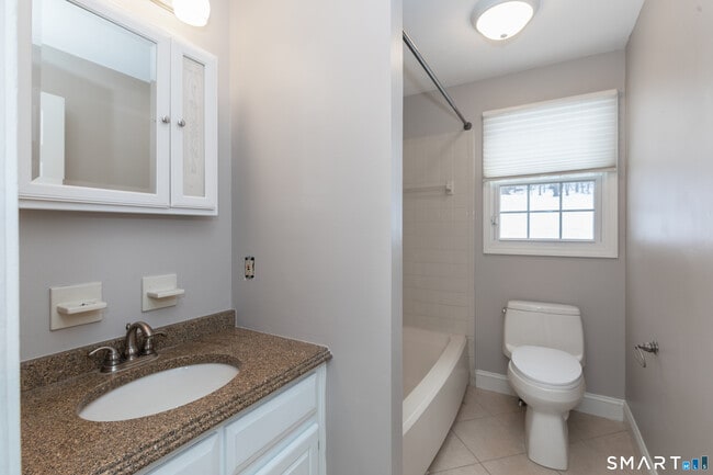 Building Photo - 10 Apple Tree Rd