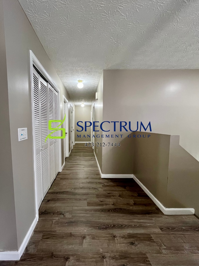 Building Photo - Now accepting applications - Large 4 bedroom 2 bath single family home Dandridge, TN