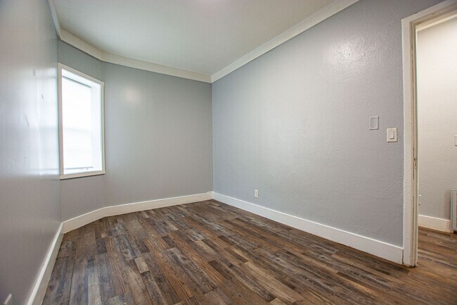 Building Photo - 2523 Ames Ave