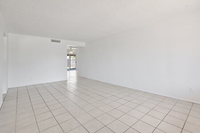 Building Photo - 2104 E Cornell Dr