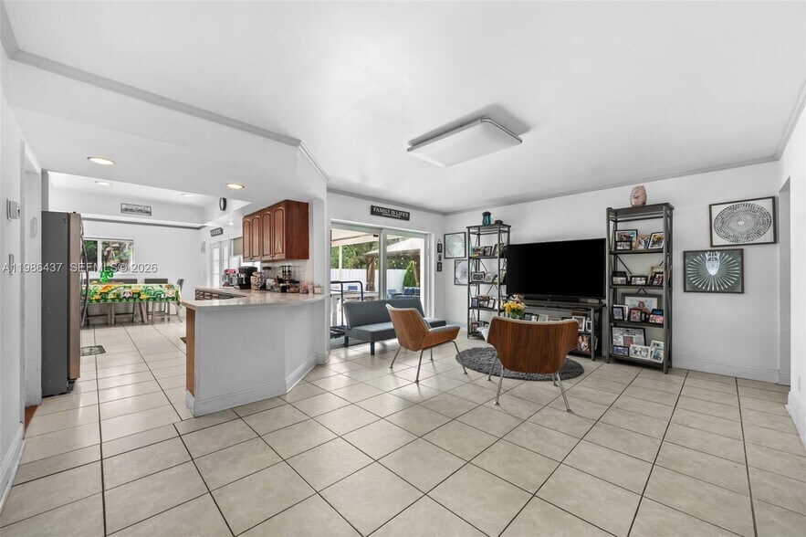 Building Photo - 4306 Johnson St