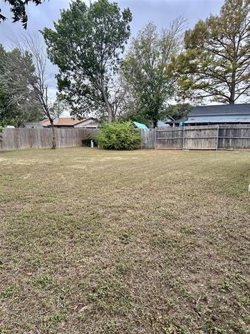 Building Photo - 6524 Blue Grass Dr