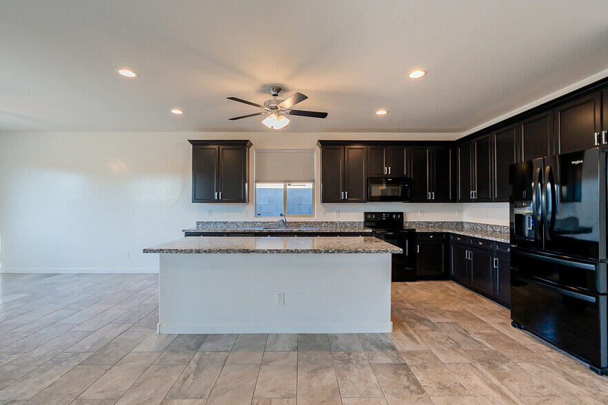 Building Photo - 15877 W Mauna Loa Ln