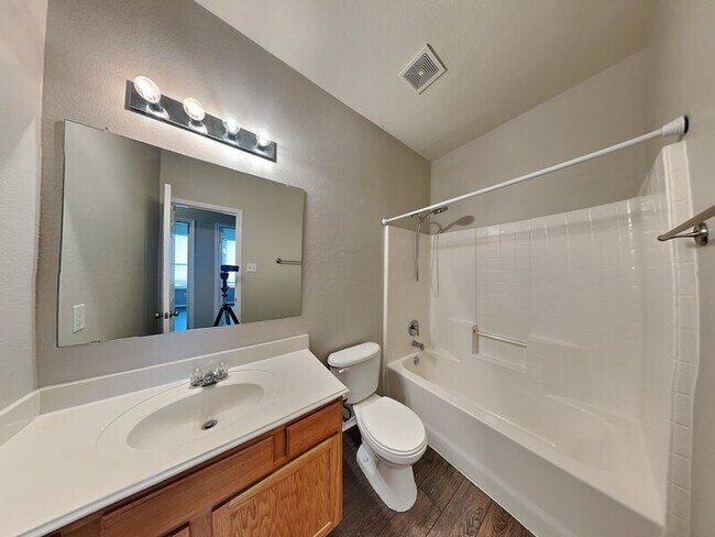 Building Photo - 12509 Patnoe Dr