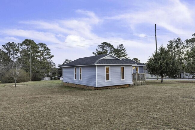 Building Photo - Newly Renovated & Move in ready