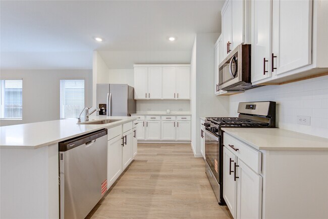 Building Photo - 40650 Balsam Run Ln