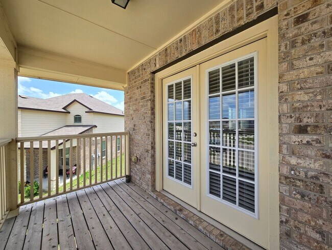 Building Photo - PRICE REDUCTION - AVAILABLE NOW!