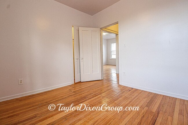 Building Photo - 514 E 70th St