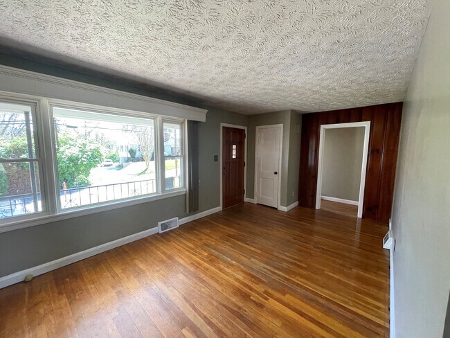 Building Photo - 9 Winston Ave