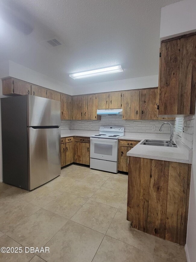 Building Photo - 1112 5th St