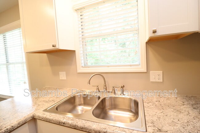 Building Photo - 2023 Bulon Dr