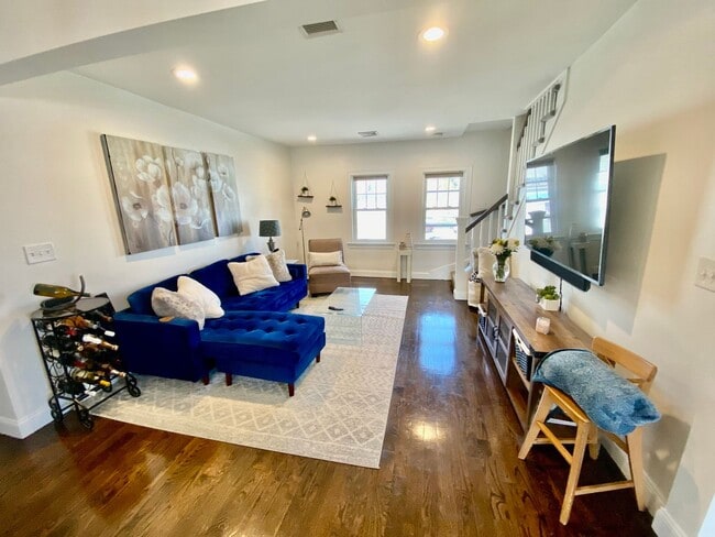 Building Photo - Spacious Condominium– Modern Comfort in th...