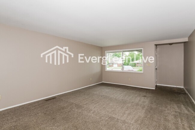 Building Photo - 5862 Brandt Pike