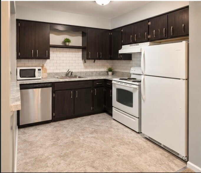 Building Photo - 4915 Briarwood Ave