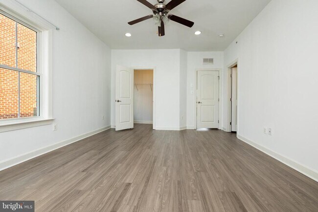 Building Photo - 336 Grand St