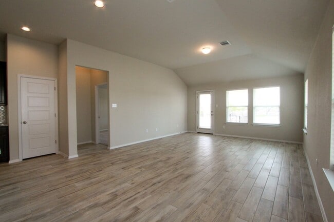 Building Photo - Newly Built 3 Bedroom, 2 Bath Home in Leander