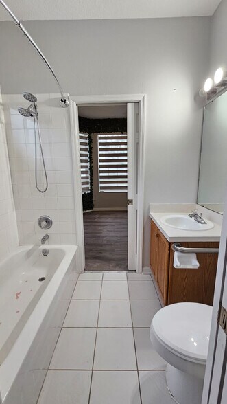 Building Photo - 2713 Barnsley Ln