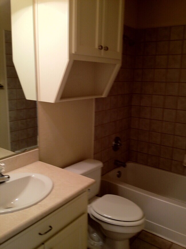 Building Photo - 1213pho