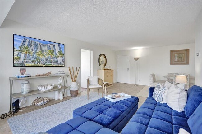 Building Photo - 2841 N Ocean Blvd