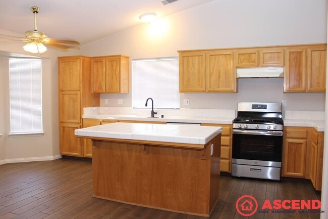 Building Photo - 4-Bedroom Home Near Shopping Center In Sou...