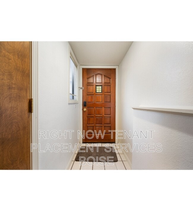 Building Photo - 1760 Woodbridge Ln