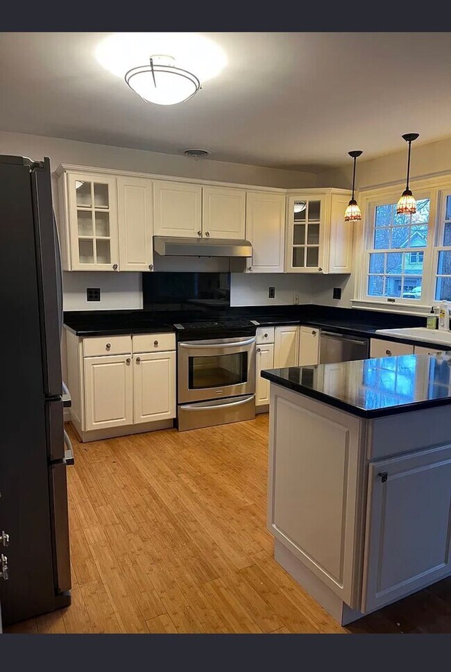 Building Photo - Beautiful Annapolis Home