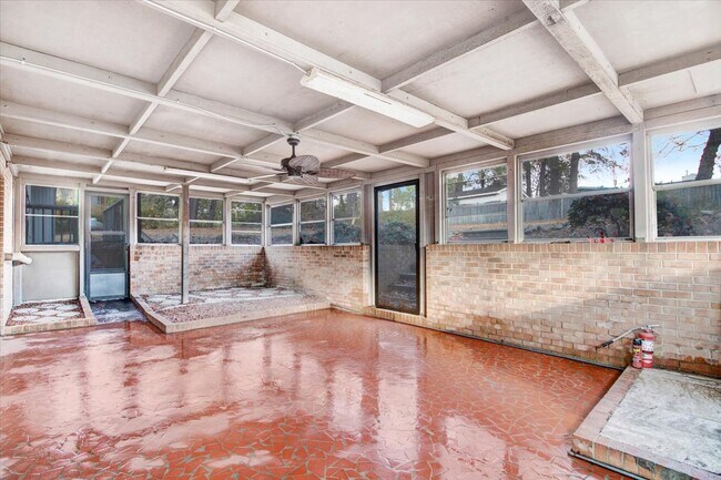 Building Photo - 514 Forest Hill Dr