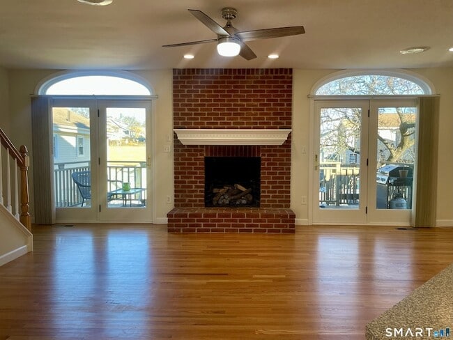 Building Photo - 283 Cosey Beach Ave