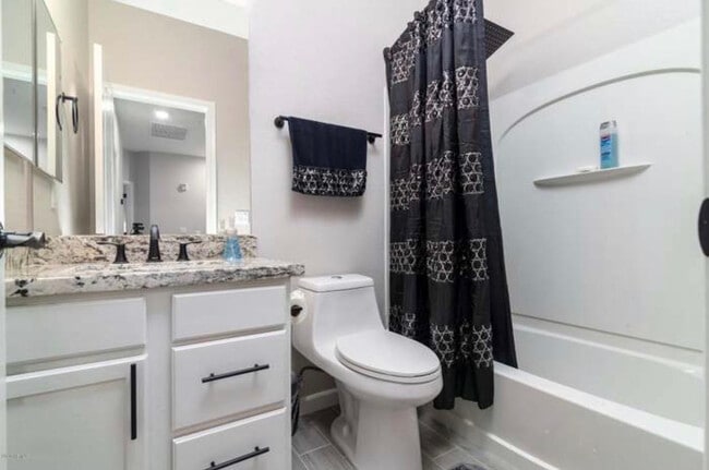 Building Photo - 2726 S Equestrian Dr