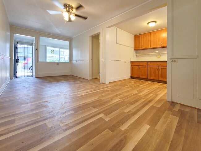 Building Photo - 1132