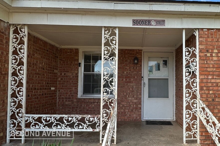 Building Photo - 1565 SW 43rd St