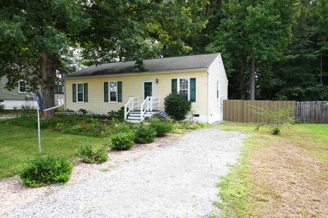 Building Photo - 8001 Clovertree Ct