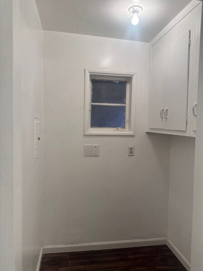 Building Photo - 7150 S Hildreth Ave