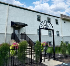 Building Photo - Pavilion Place