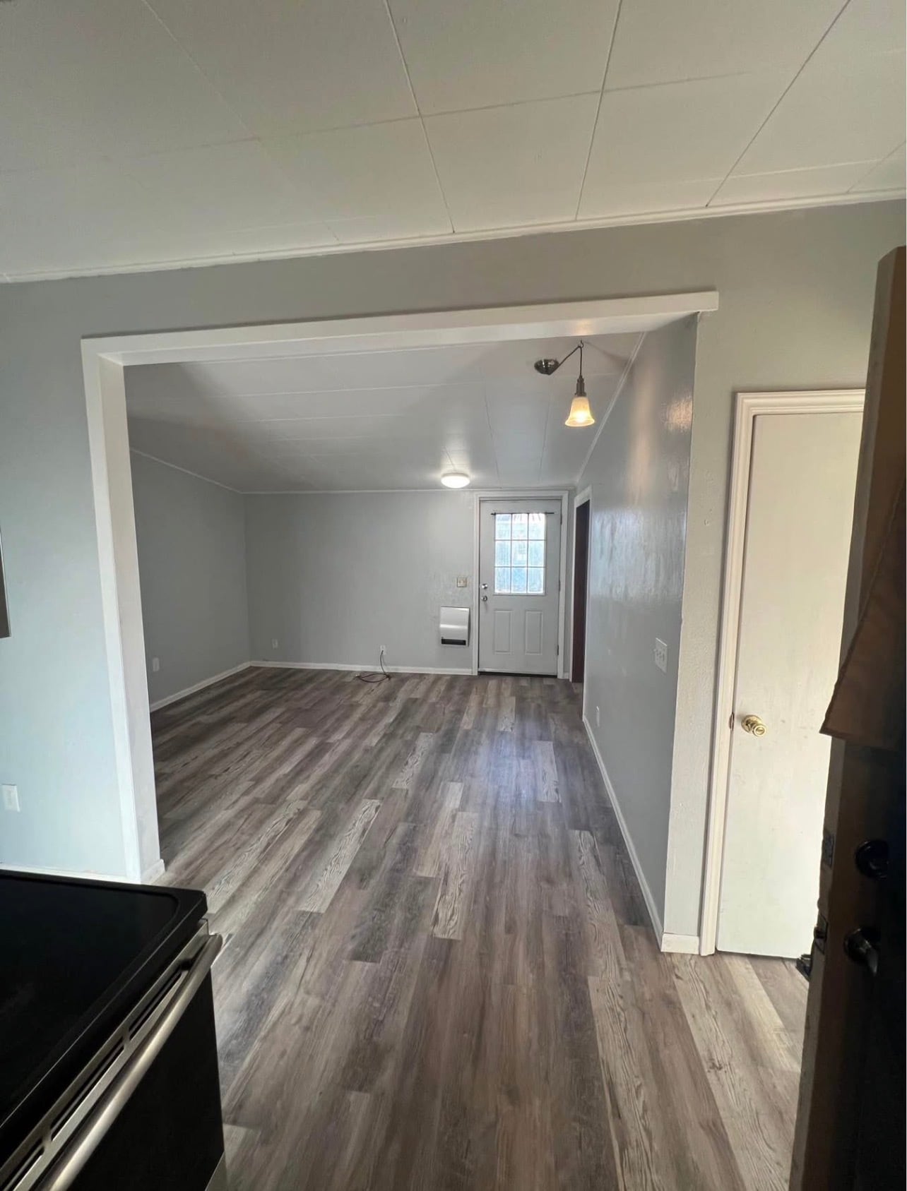 Living room - 414 E Broadway St