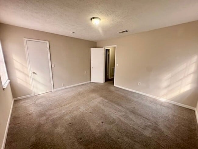 Building Photo - 5731 Horton Ave