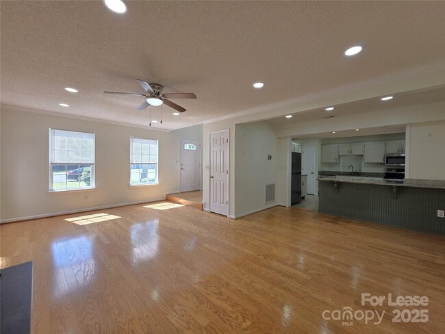 Building Photo - 7106 Spring Creek Ln