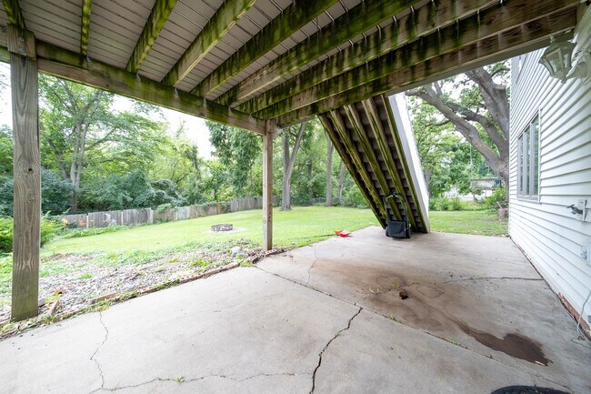 Building Photo - 16503 Franklin Trail SE