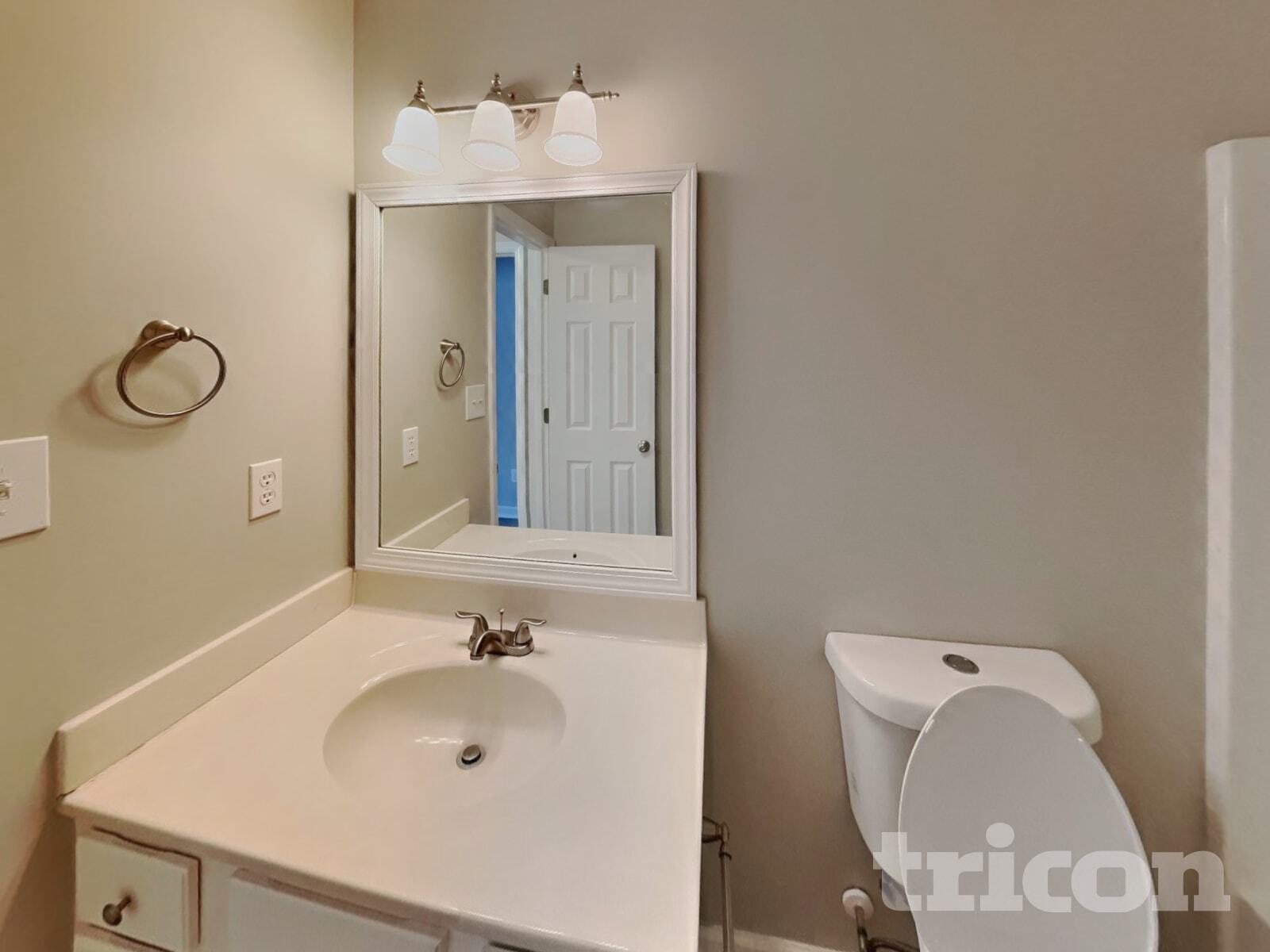 Building Photo - 701 Avondale Dr