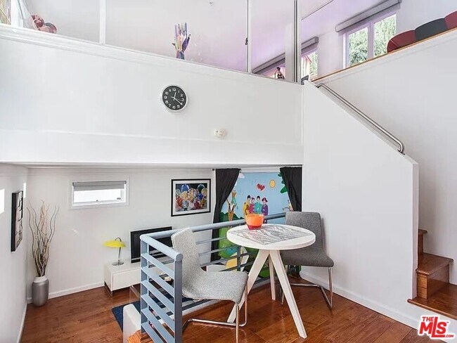 Building Photo - 8661 Clifton Wy