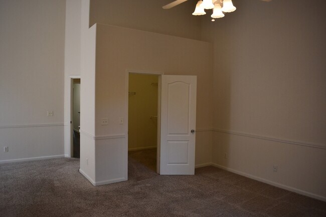 Building Photo - 1785 E Turnberry Ave