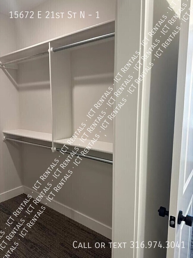 Building Photo - 15672 E 21st St N